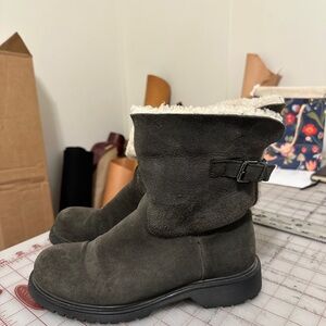 La Canadienne Shearling-Lined Slip-On boots
